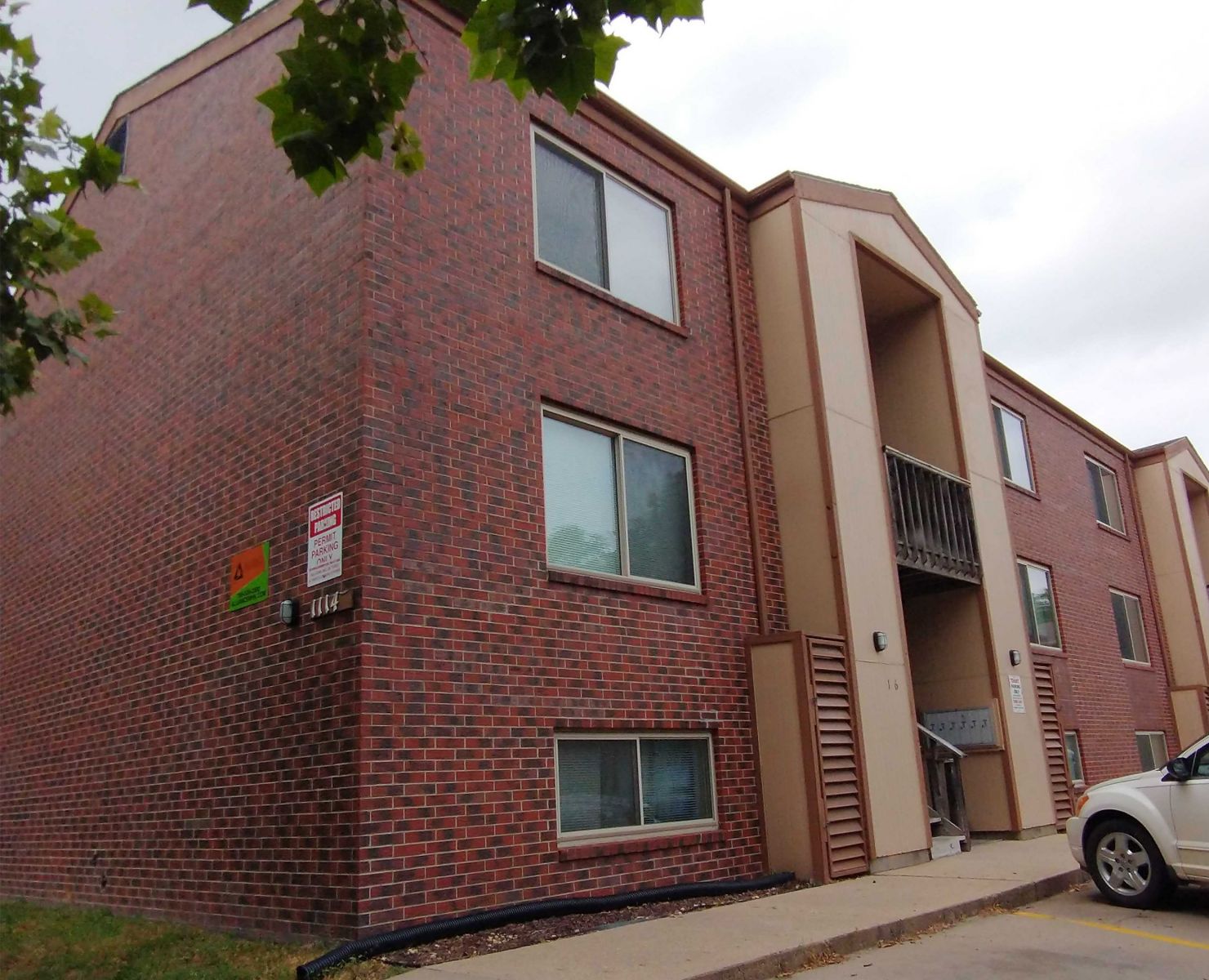 1114 Bertrand St*